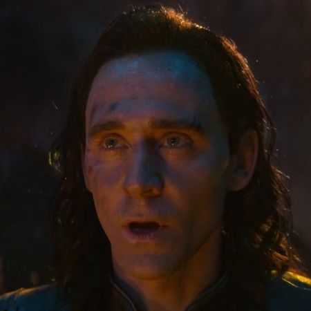 Loki speaking with Thanos